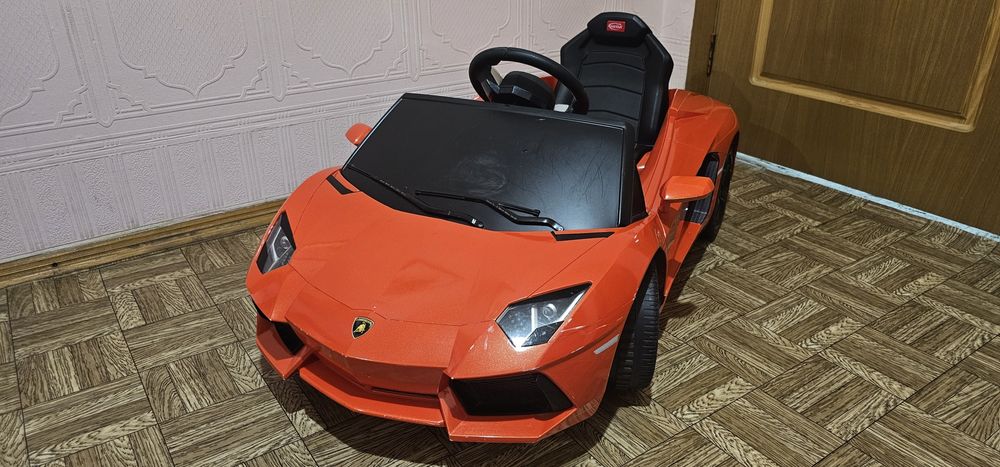 Іграшкове авто Lamborghini