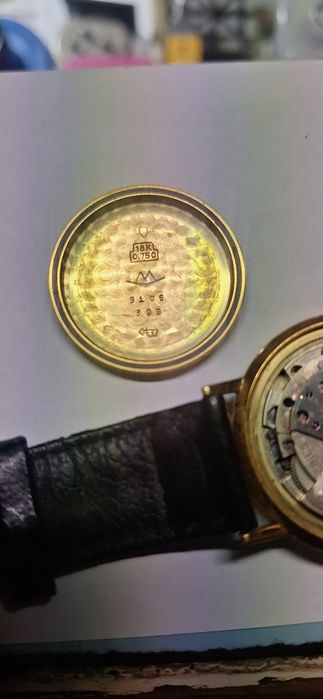 Часы Movado           .