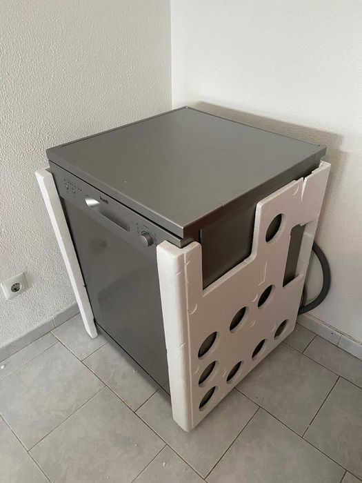 Título do Anúncio:Máquina de Lavar Loiça KUNFT KDW5136 SL (Inox) – Como Nova (5 meses de uso)