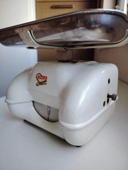 Vintage Kitchen Scale