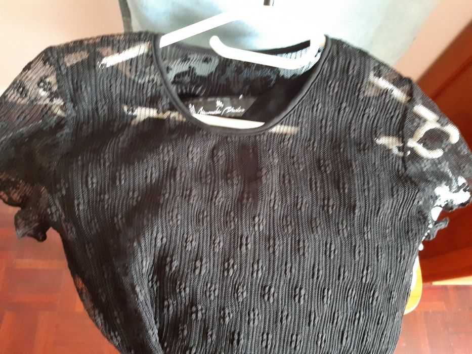 Blusa preta, renda, Nova