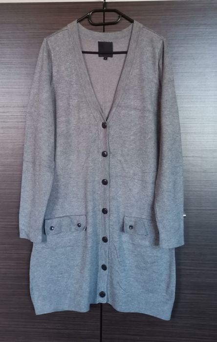 Kardigan z kieszeniami zapinany na guziki mięciutki rozmiar l/xl.