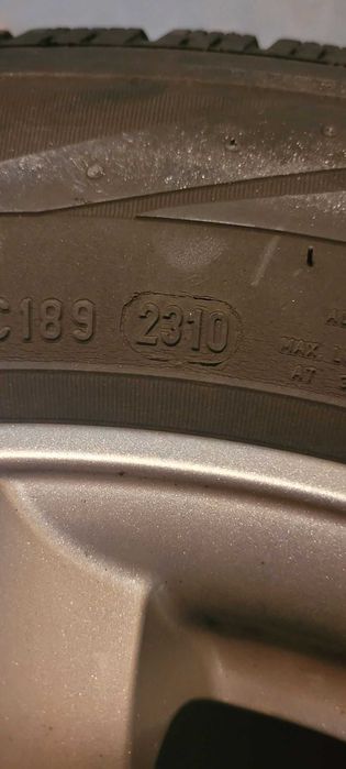 Felgi Aluminiowe "16 Att + opony zimowe Pirelli 215/70 R16