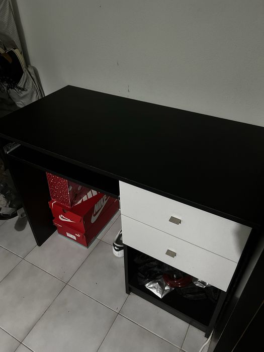 Secretária de quarto