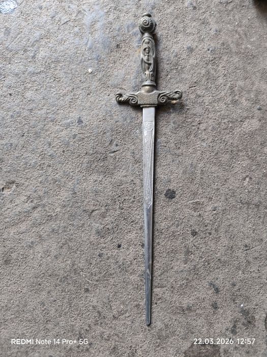 Sztylet ozdobny do otwierania kopert