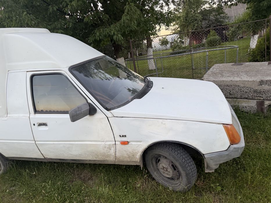 ЗАЗ 1102 в хорошому технічному стані