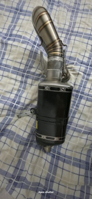 Ponteira de escape Akrapovic original Yamaha MT-07 carbono