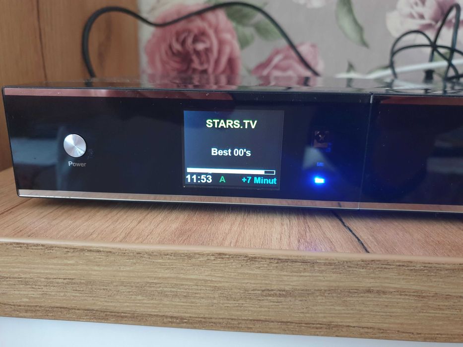 GigaBlue HD Quad dekoder satelitarny. 4x DVB-S2 dysk 320 GB.