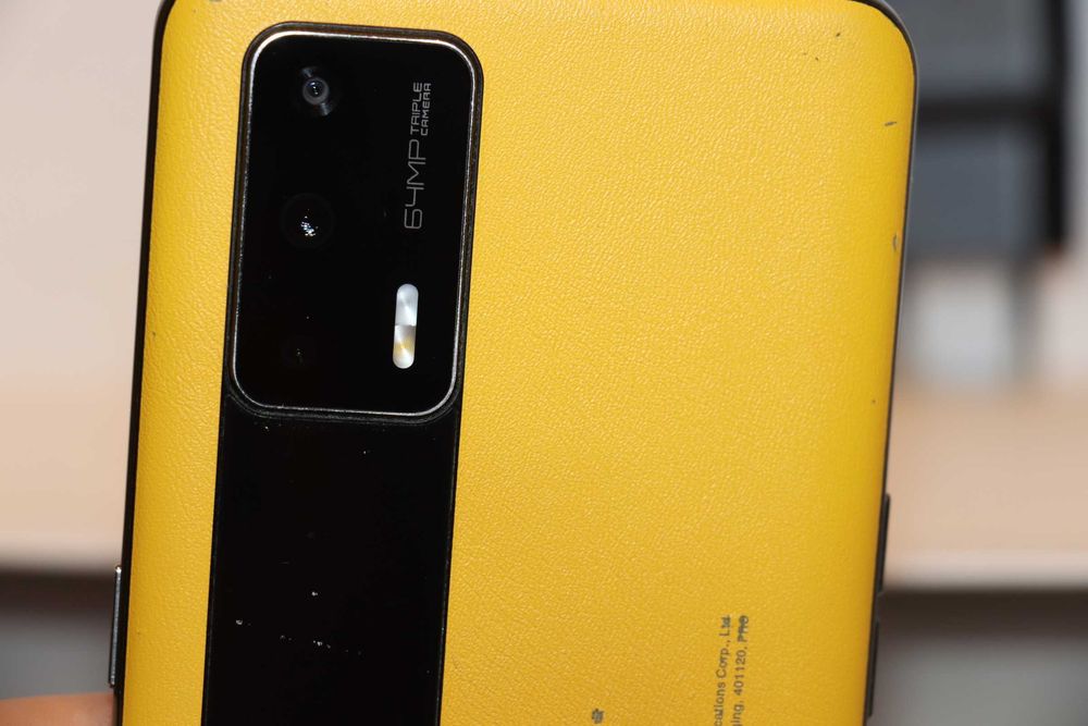 Realme GT 5G 8/128 GB Yellow, отличное состояние! Наложка