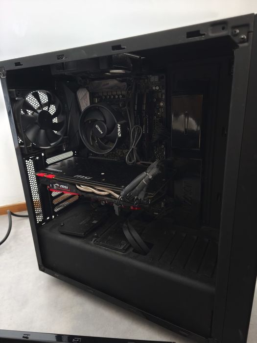 PC gaming - computador secretária, torre