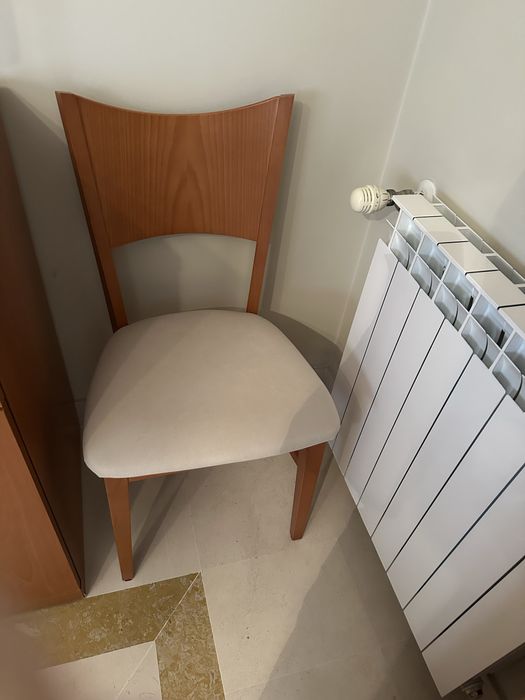 Mesa de sala extensível e 8 cadeiras