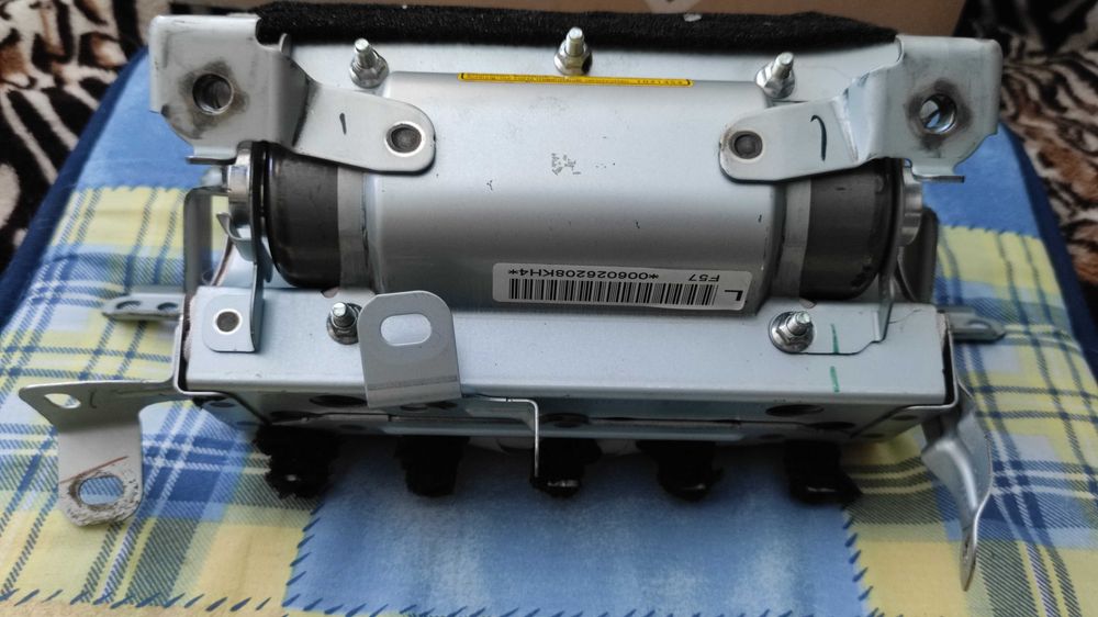 Подушка безопасности Toyota Yaris Lexus IS 45130-0D350-E0 04007-17652