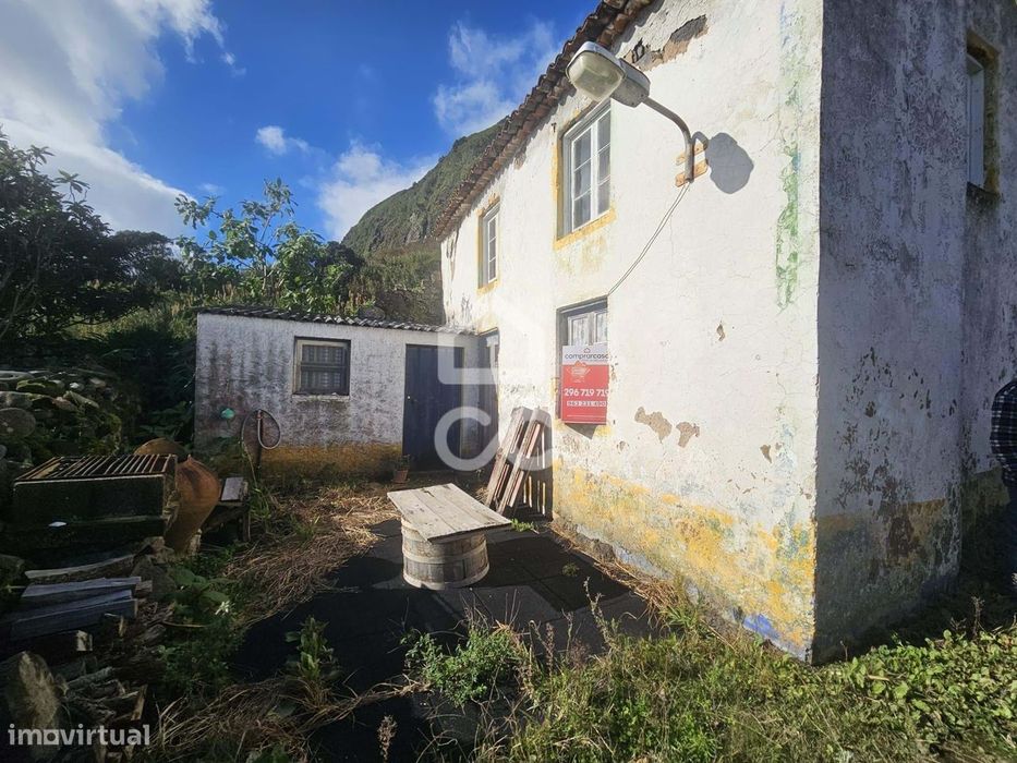 Terreno com Construção - Costa -Povoação