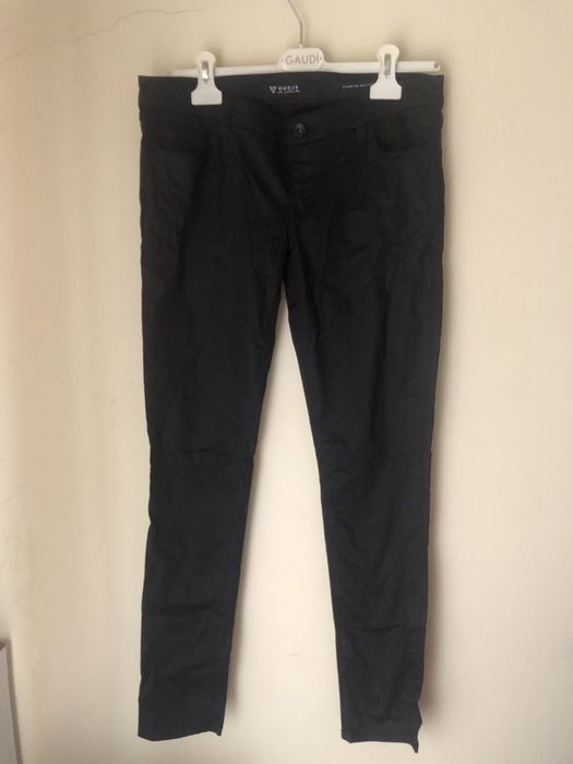 Calcas marca guess pretas