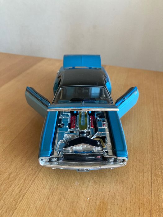 Продам машинку Dodge Challenger R/Tметалеву колекційну
