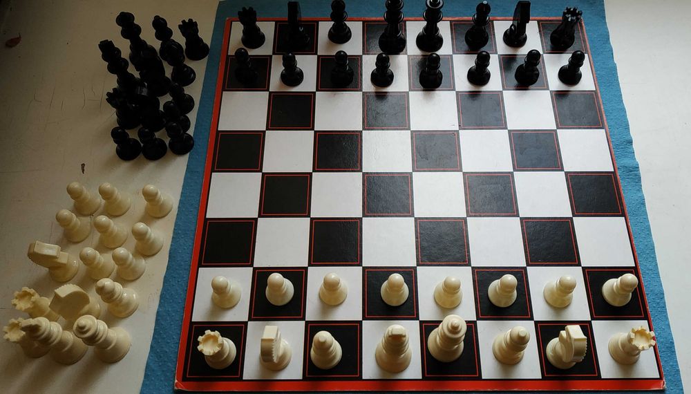 Шахматы и шашки дорожные