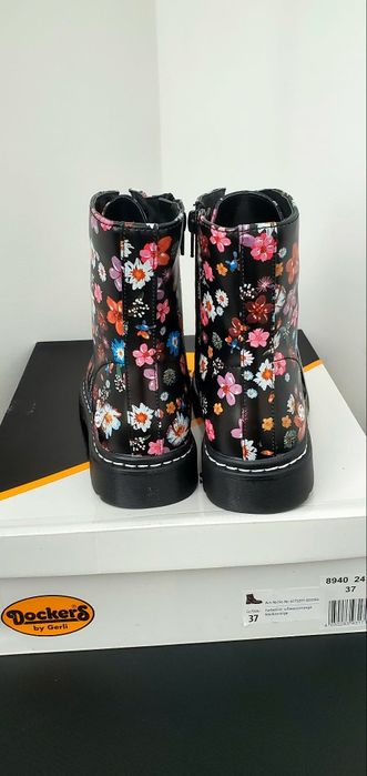 Botki Dockers 37