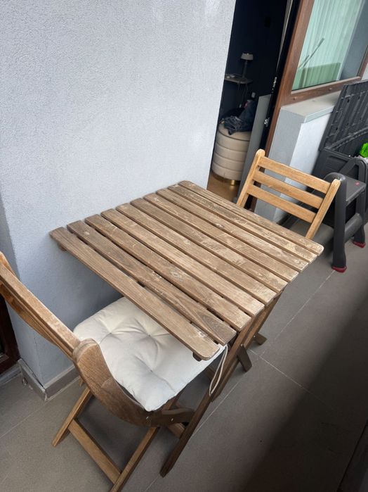 Mesa e cadeiras exterior
