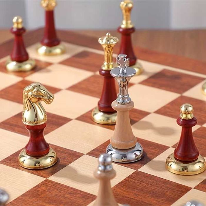 Великі подарункові шахи з металевими фігурами та дерев’яною дошкою 45