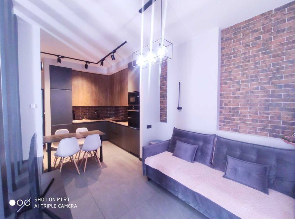 Вільно!Тераса з панорамою на гори. Сам центр