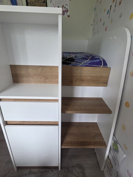 Łóżko piętrowe z biurkiem