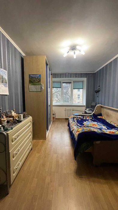 СВОЯ кімната в гарному районі- площа Толбухіна!
