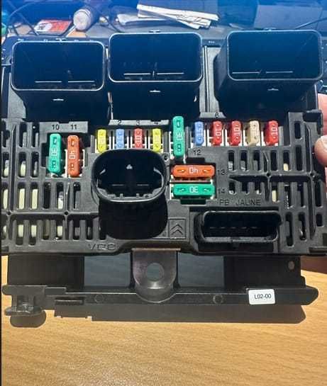 BSM L02-00 Peugeot/Citröen Caixa de fusíveis