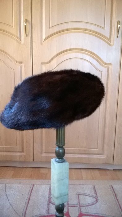 Beret Norka.