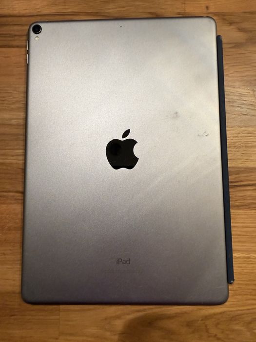 iPad Pro 10.5" (2017) USZKODZONY | uszkodzona szybka, blokada hasła | Na części