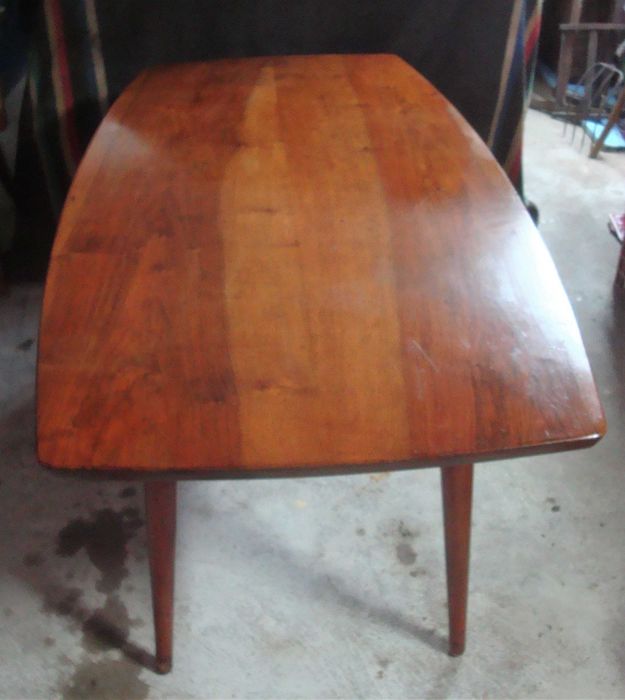 Cadeiras e mesa de sala com história