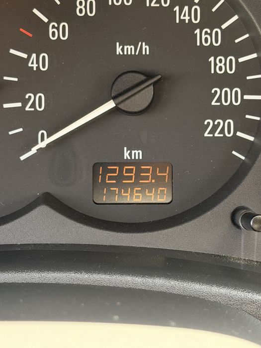 Opel Corsa 1.0 | 5 Portas | 174.567 km | Económico  Preço  negociável.