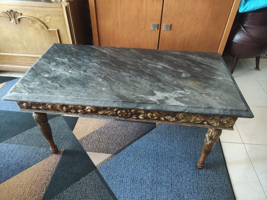 Mesa de centro de pedra