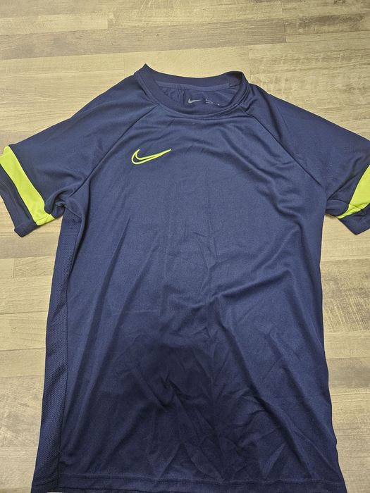 Продам оригінальну футболку Nike