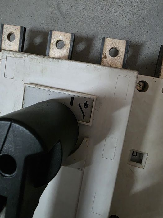 Interruptor seccionador (da marca Hager, modelo de 400A).