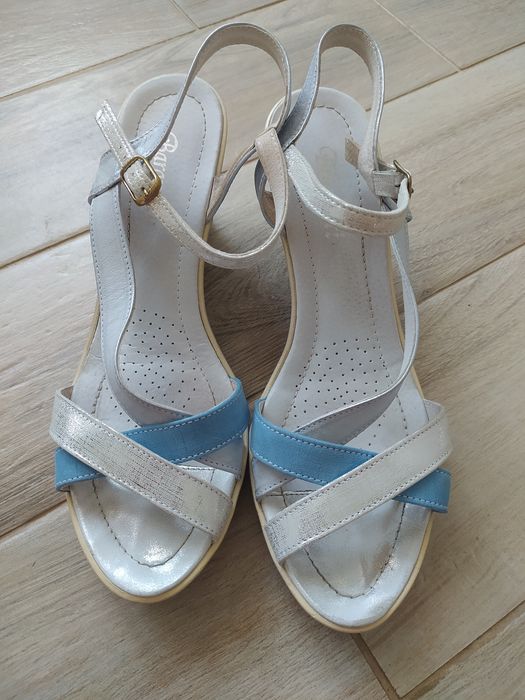 Buty na koturnie 41