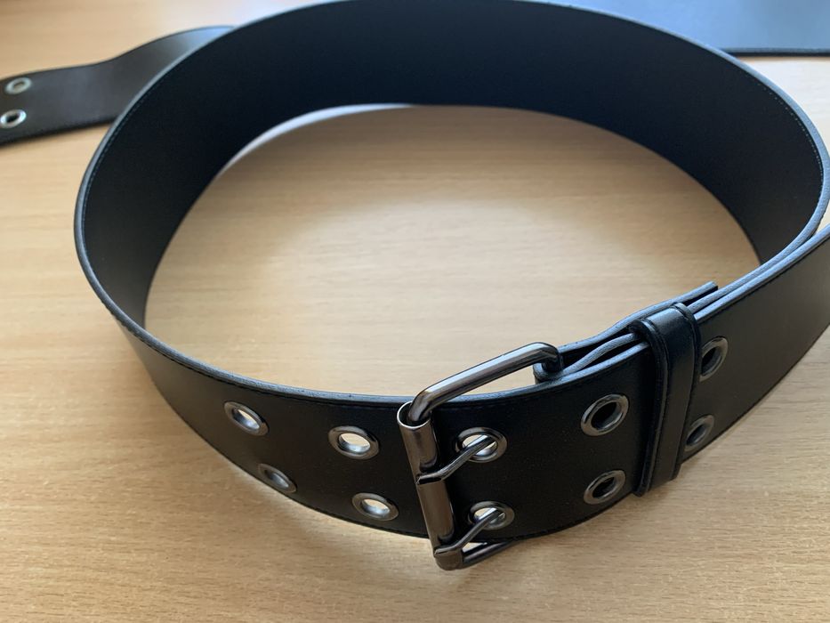 Ремінь з заклепками люверсами