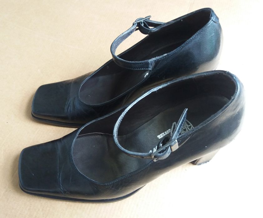 Sapatos em pele, tamanho 35/36, salto 8 cm, pretos