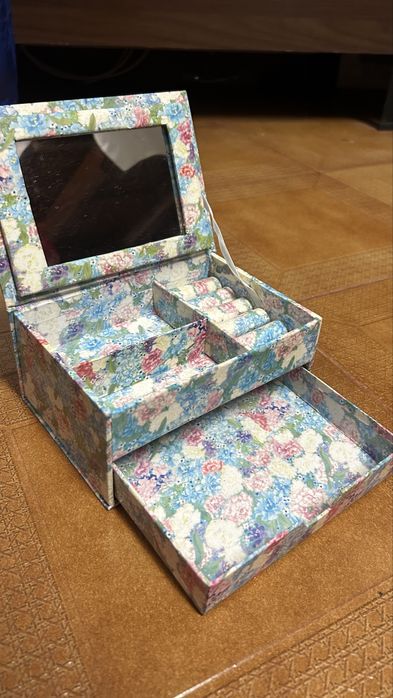 Caixa de arrumação para joias