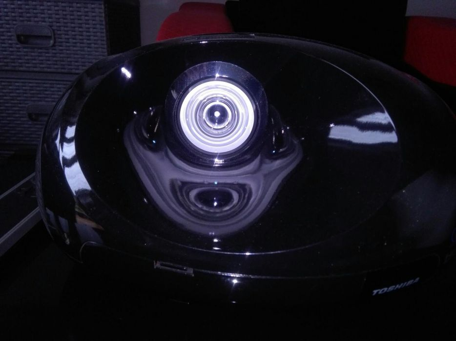 Projektor Toshiba TDP-ET10