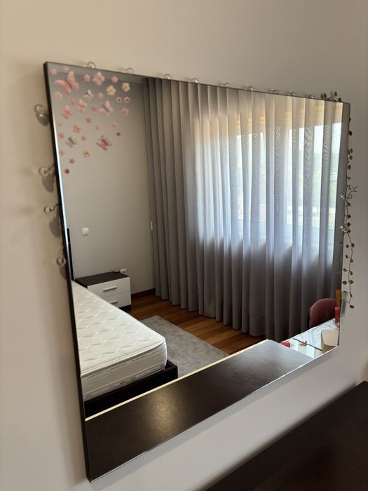 Quarto de casal , castanho e branco