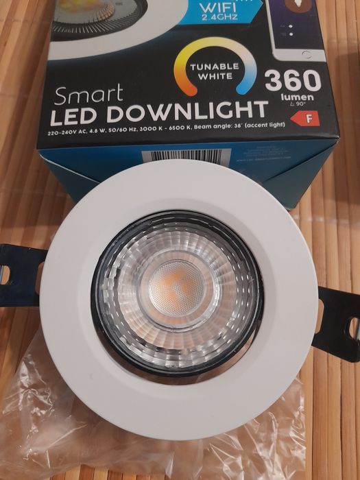 Oprawa ustawna z żarówką Led Gu10 biała