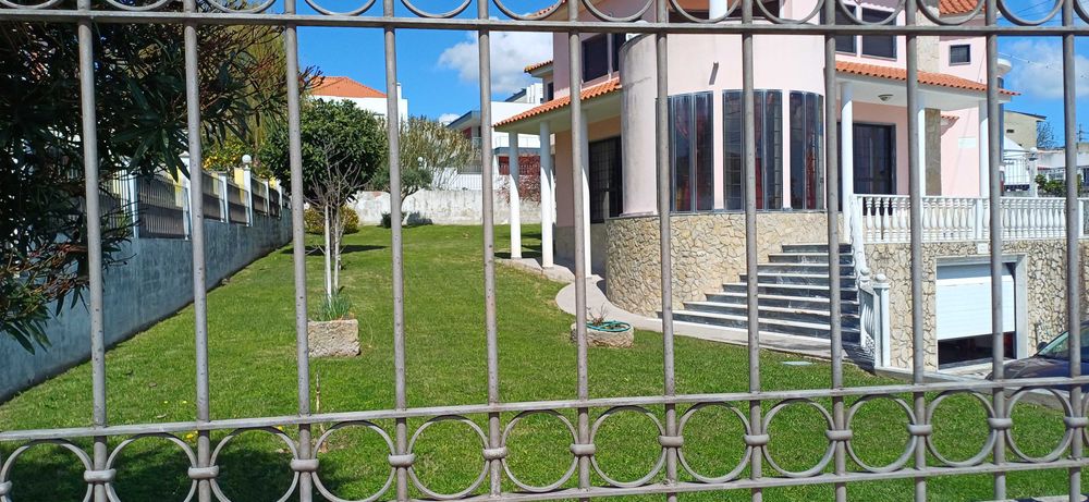 Único Lote de terreno c/ 1480m2 Próximo Colinas do Cruzeiro - Odivelas