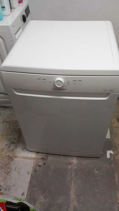 Máquina de lavar loiça Indesit