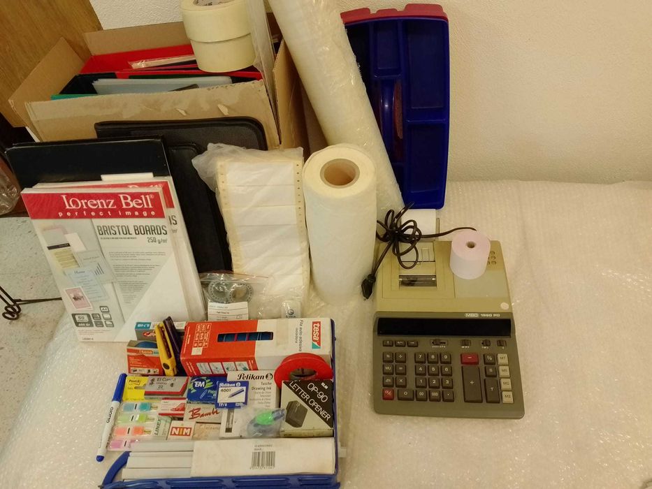 Material Escolar. Regresso às Aulas Lote Esferográficas novas.