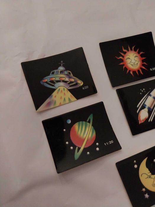 Lote 5 cromos / brindes do Universo, lua, planetas, ovnis, sol, foguetões
