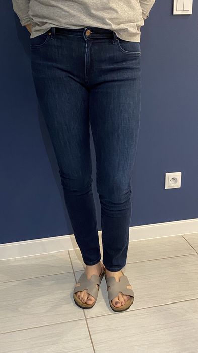 Damskie jeansy marki WRANGLER, model SLIM