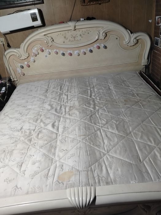 Piękne, ozdobne łóżko 200×220 cm – 580zł do negocjacji