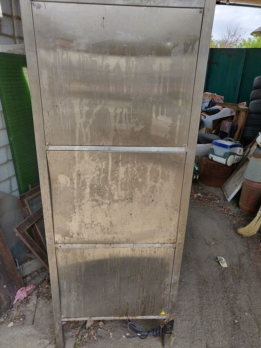 Продам жарочный электрический шкаф 3-х секционный 380 Вольт