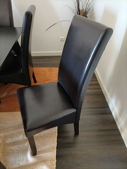 Mesa de Sala com seis cadeiras seminova!