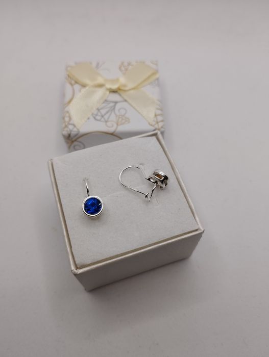 Srebrne kolczyki z niebieskim oczkiem, próba 925